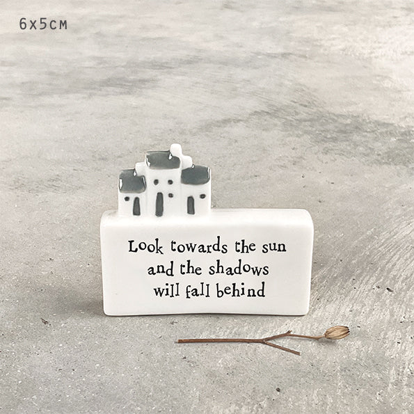 East of India Porcelain mini scene in gift box 'Look towards the sun and .....