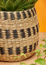 Load image into Gallery viewer, Black Natural Seagrass Fairtrade Planter Set
