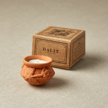 Load image into Gallery viewer, Single Dalit Candle with Rose Detail | Original Scent – Megah