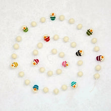 Load image into Gallery viewer, Felt Snowman Garland Fairtrade Eco