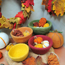 Load image into Gallery viewer, Handmade Felt Hanging Halloween Pumpkins (Set of 5) Hanging