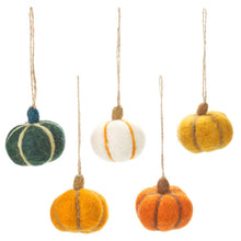 Load image into Gallery viewer, Handmade Felt Hanging Halloween Pumpkins (Set of 5) Hanging