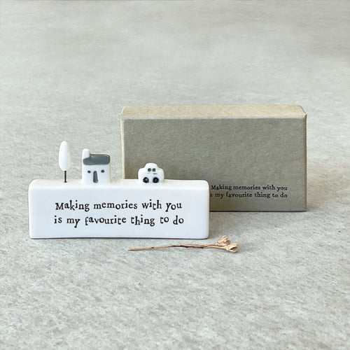 East of India Porcelain mini scene in gift box 'Making memories ......