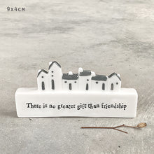 Load image into Gallery viewer, East of India Porcelain mini scene in gift box &#39;No greater gift than friendship.
