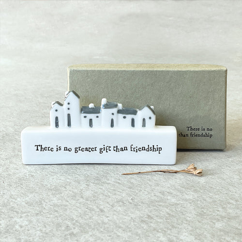 East of India Porcelain mini scene in gift box 'No greater gift than friendship.